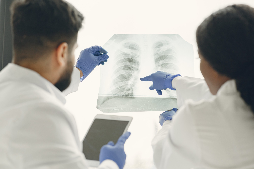 Cancerul pulmonar la nefumători: Care sunt cauzele și factorii de risc?