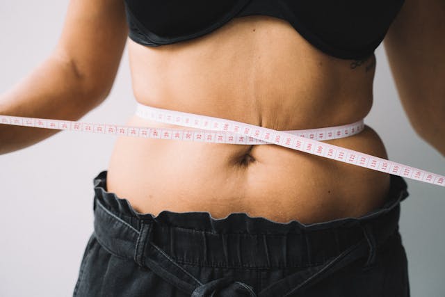 De ce grăsimea abdominală nu dispare? Adevărul din spatele luptei cu kilogramele